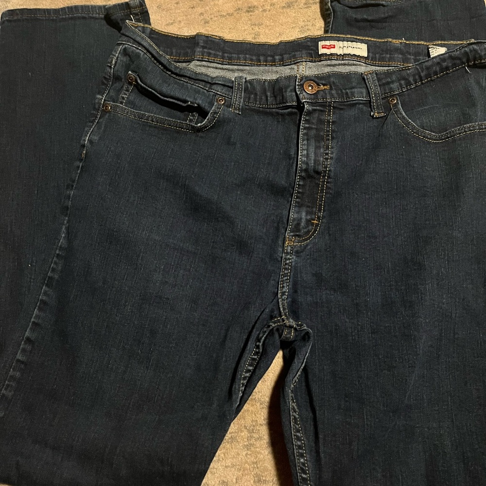 Wrangler Jeans - slim straight 38x32 dark wash jeans